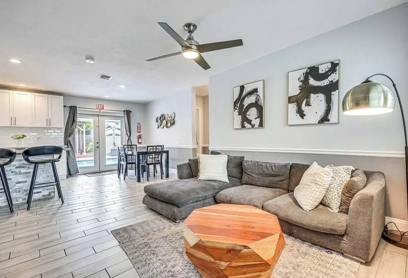 Hollywood Vacation Home W/ Patio & Gas Grill!