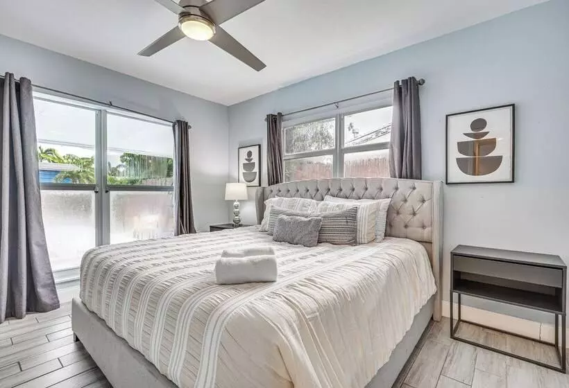 Hollywood Vacation Home W/ Patio & Gas Grill!