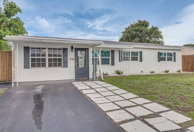 Hollywood Vacation Home W/ Patio & Gas Grill!