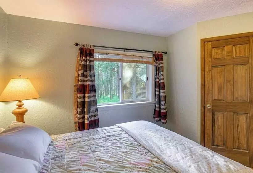 Island Park Fishing Cabin   Walk To Henrys Fork!