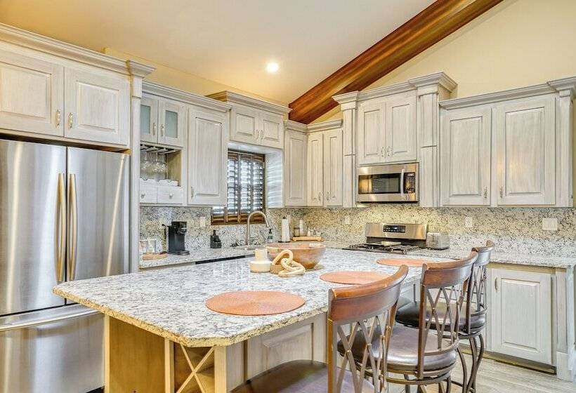 Unique El Paso Home W/ Patio ~ 1 Mi To The Shoppes