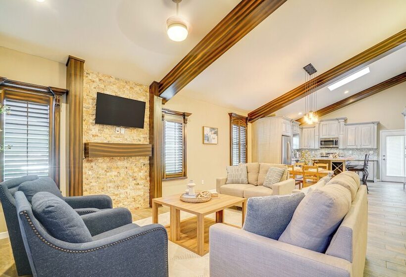 Unique El Paso Home W/ Patio ~ 1 Mi To The Shoppes