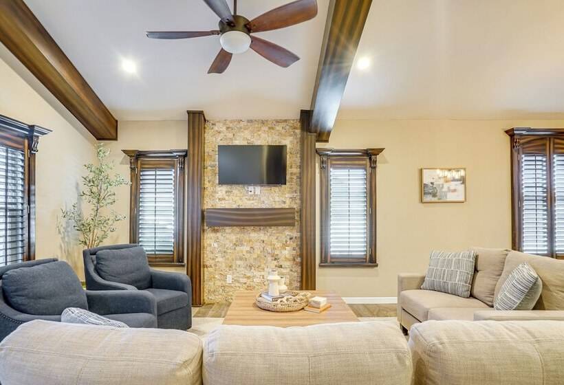 Unique El Paso Home W/ Patio ~ 1 Mi To The Shoppes