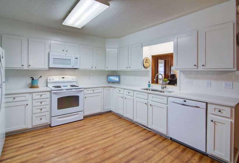 12 42nd Avenue By Avantstay 2 Mins To The Beach Screened In Porch!