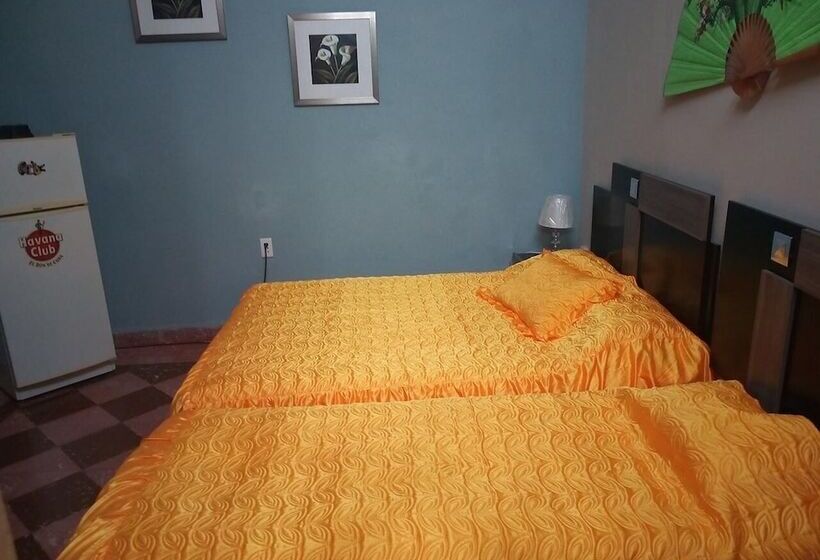 Hostal Manzzanares Hostel