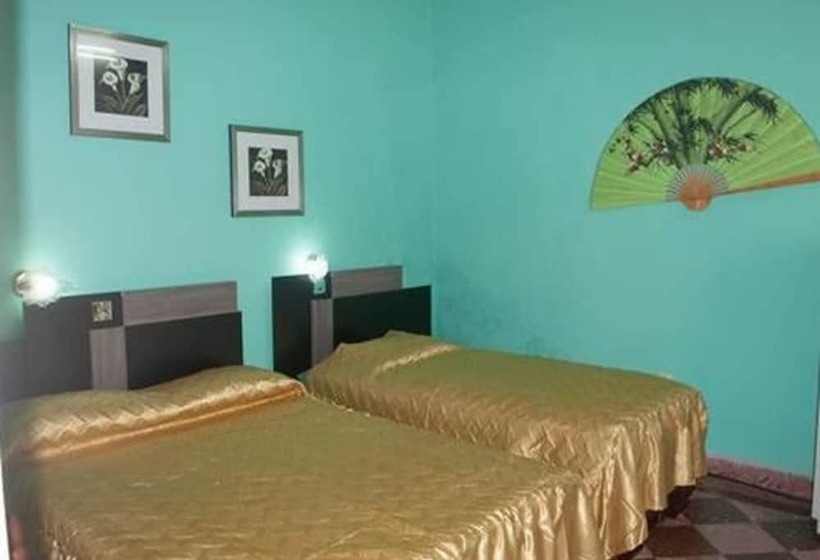 Hostal Manzzanares Hostel