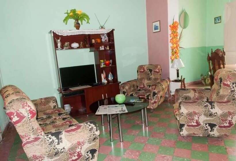 Hostal Manzzanares Hostel