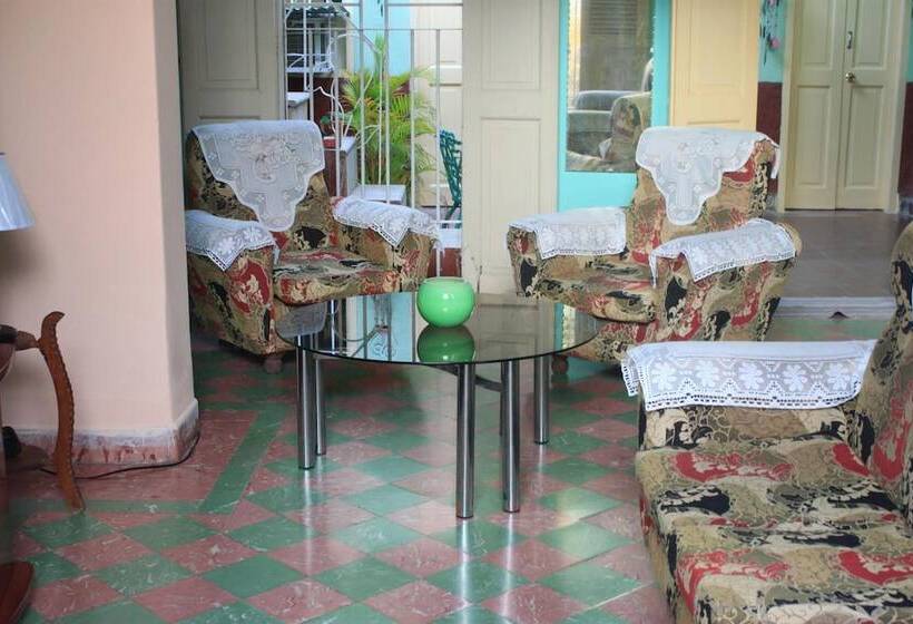 Hostal Manzzanares Hostel