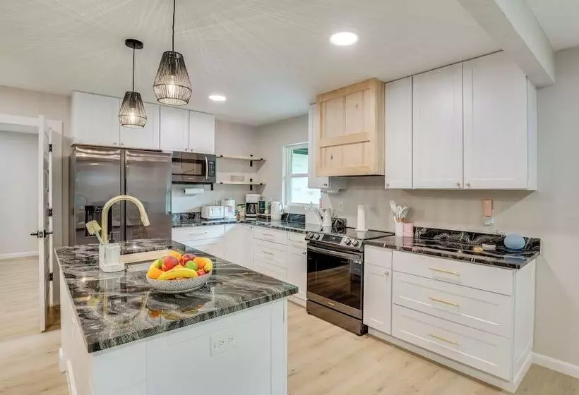 Away In Paris Retreat W/ Workspace, 2 Mi To Dtwn