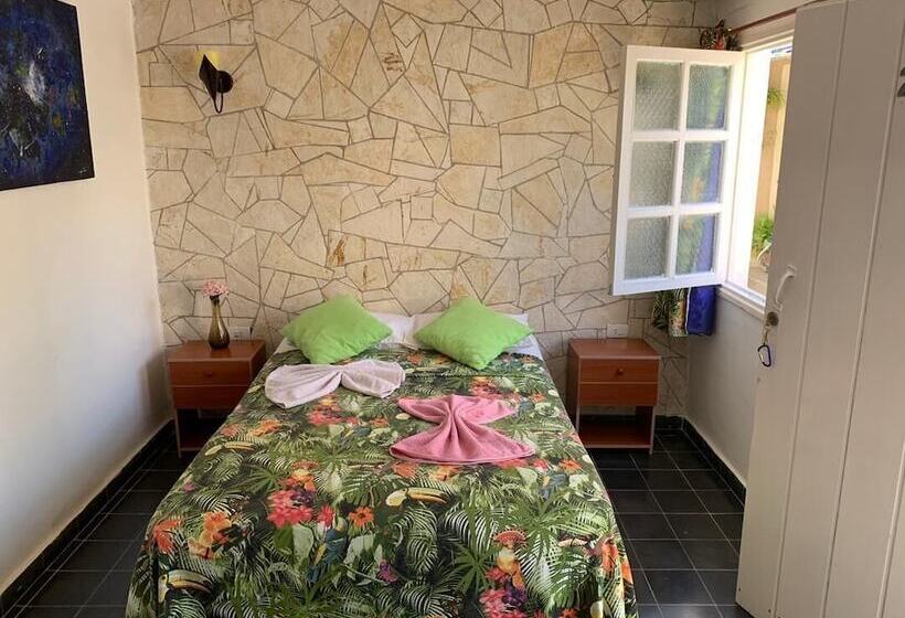 تختخواب و صبحانه Hostal Los Torralbo