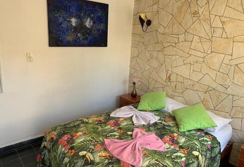 تختخواب و صبحانه Hostal Los Torralbo