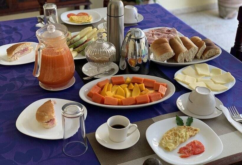 تختخواب و صبحانه Hostal Los Torralbo