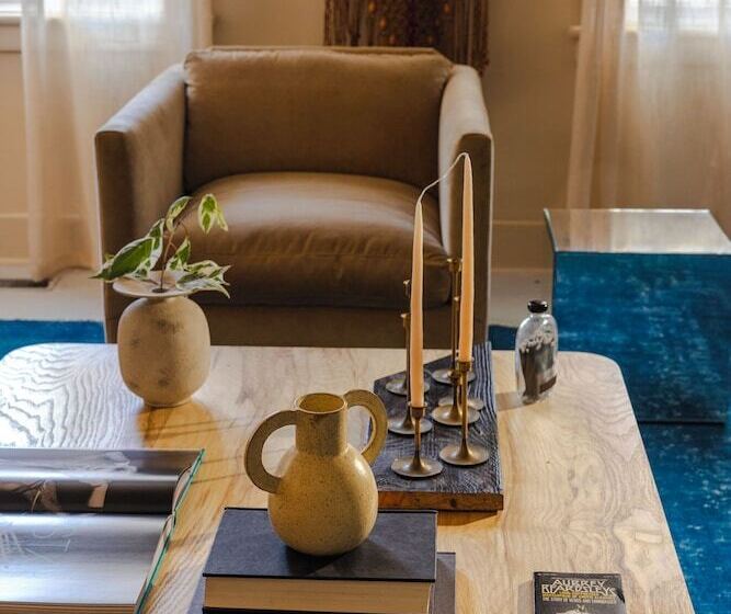 Bed and Breakfast Kingston Carriage House