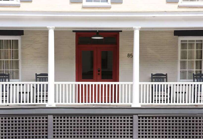 Bed and Breakfast Kingston Carriage House