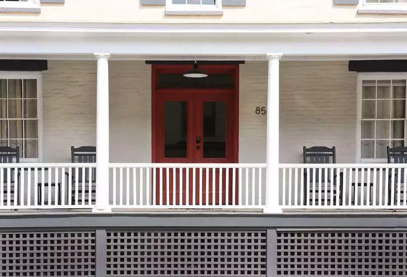 Aamiaismajoitus (B&B) Kingston Carriage House