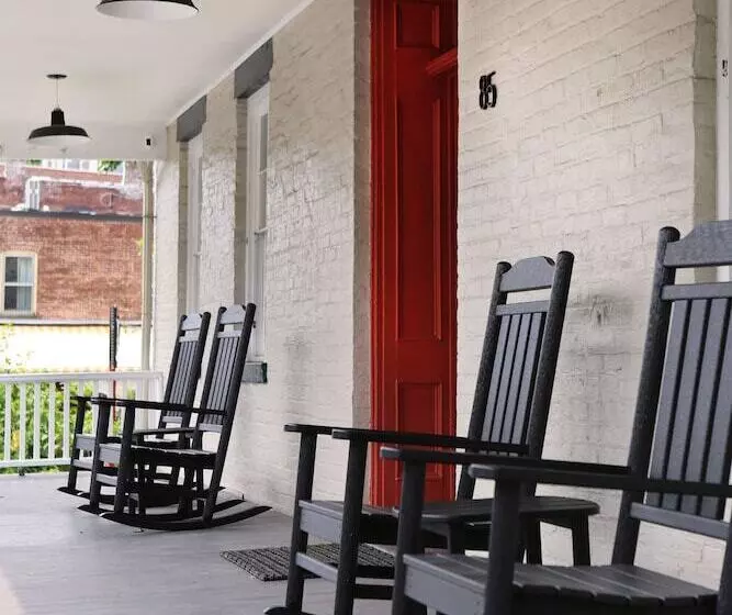 Aamiaismajoitus (B&B) Kingston Carriage House