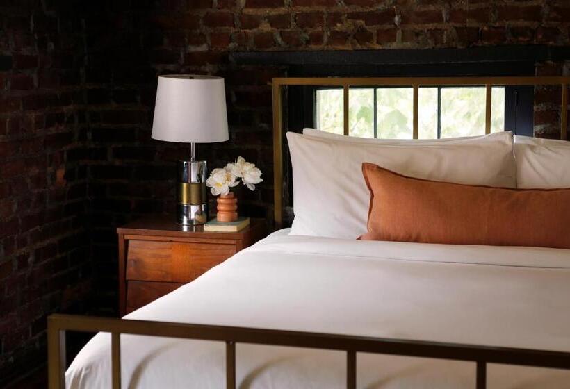 Bed and Breakfast Kingston Carriage House