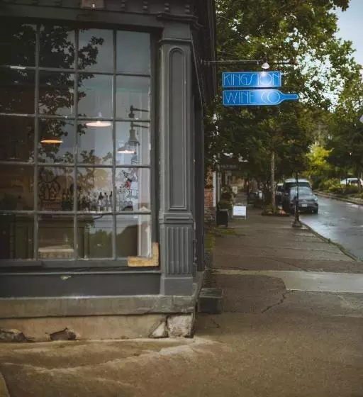 Aamiaismajoitus (B&B) Kingston Carriage House