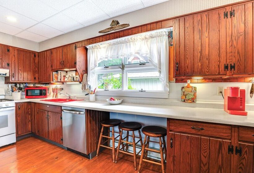 Canandaigua Lakefront Gem W/ Dock & Boat Slip