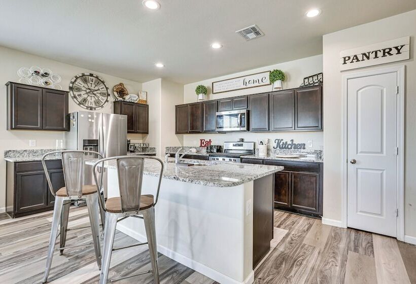 Cozy Buckeye Home W/ Patio & Fire Pit!