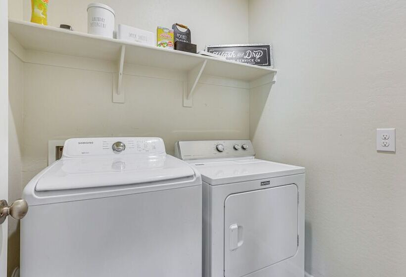 Cozy Buckeye Home W/ Patio & Fire Pit!