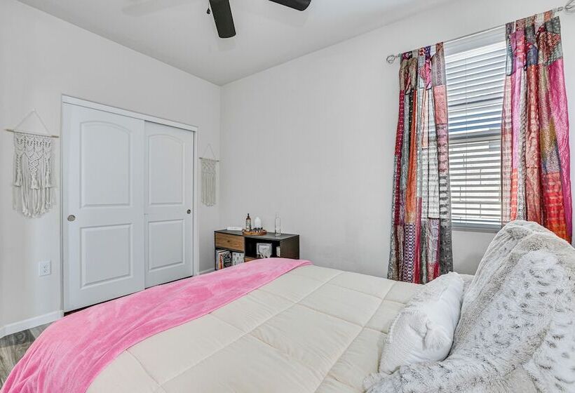 Cozy Buckeye Home W/ Patio & Fire Pit!