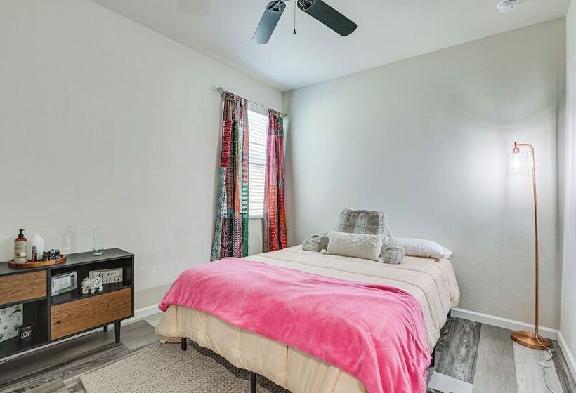 Cozy Buckeye Home W/ Patio & Fire Pit!