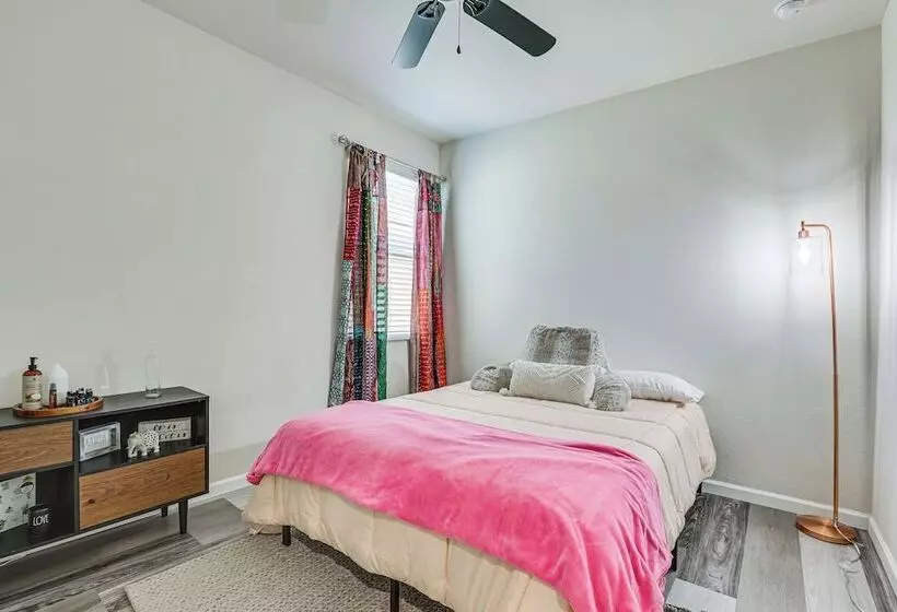 Cozy Buckeye Home W/ Patio & Fire Pit!