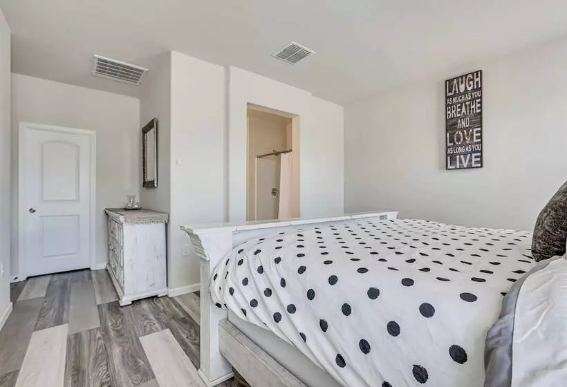 Cozy Buckeye Home W/ Patio & Fire Pit!