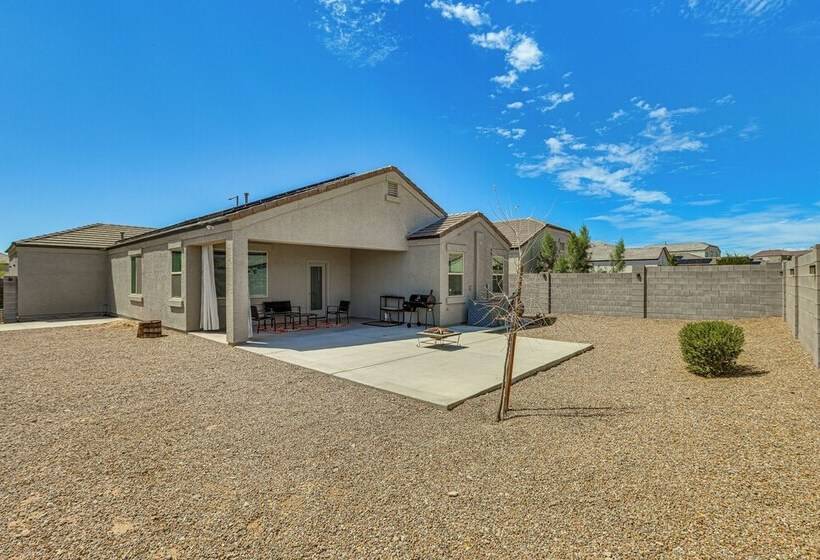 Cozy Buckeye Home W/ Patio & Fire Pit!