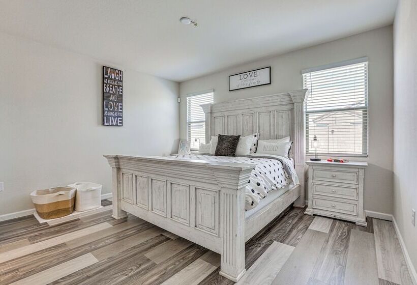 Cozy Buckeye Home W/ Patio & Fire Pit!