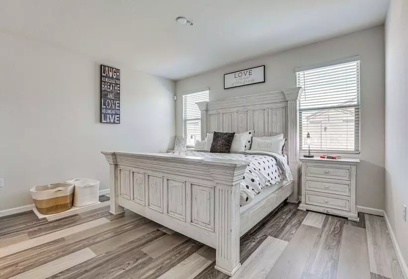 Cozy Buckeye Home W/ Patio & Fire Pit!