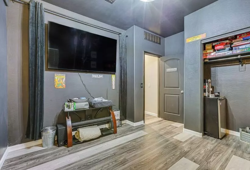 Cozy Buckeye Home W/ Patio & Fire Pit!