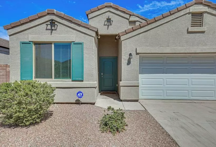 Cozy Buckeye Home W/ Patio & Fire Pit!