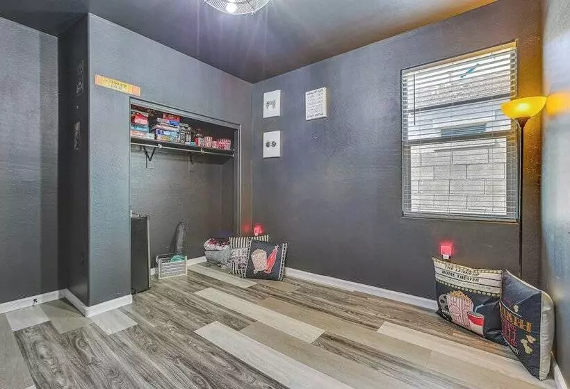 Cozy Buckeye Home W/ Patio & Fire Pit!