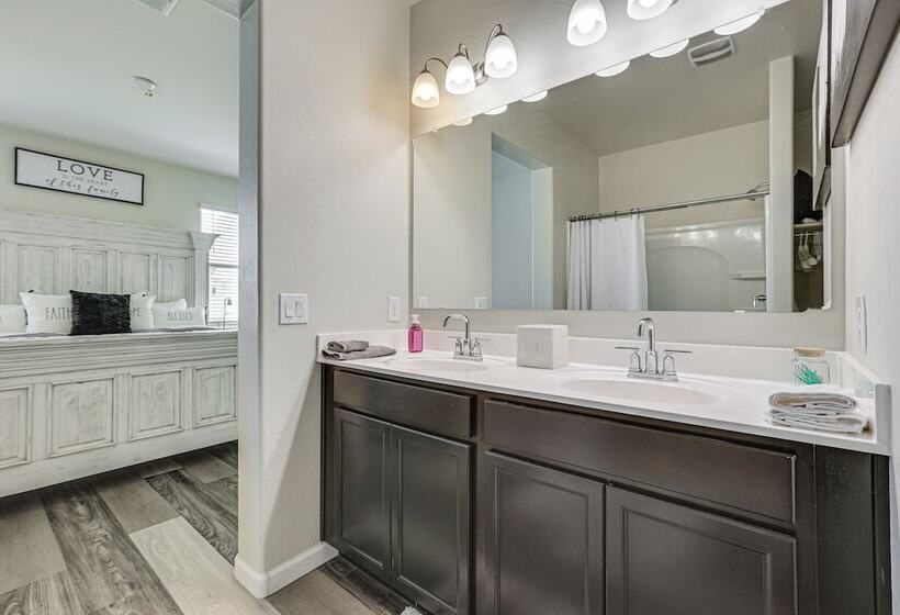 Cozy Buckeye Home W/ Patio & Fire Pit!