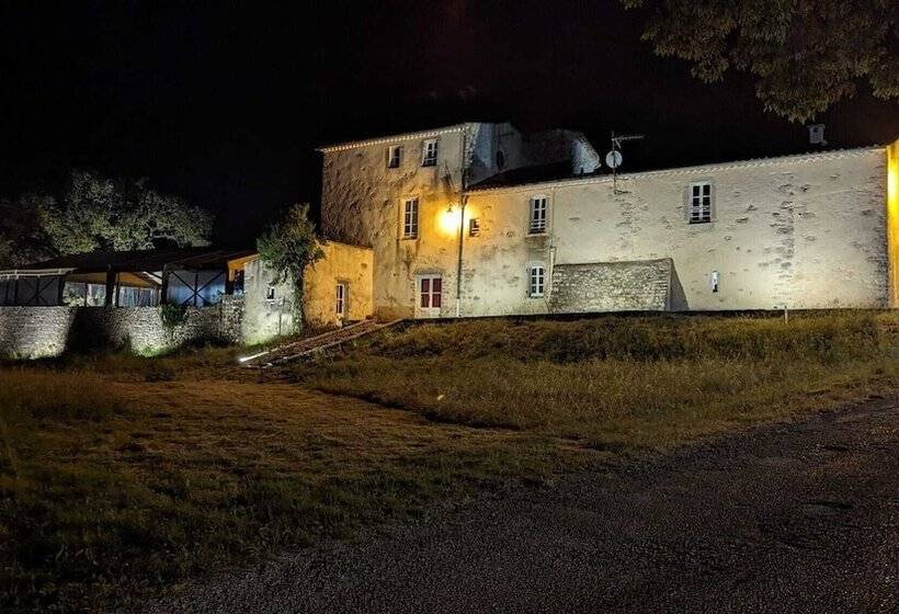 Отель Mas De Baumes   Ferrières