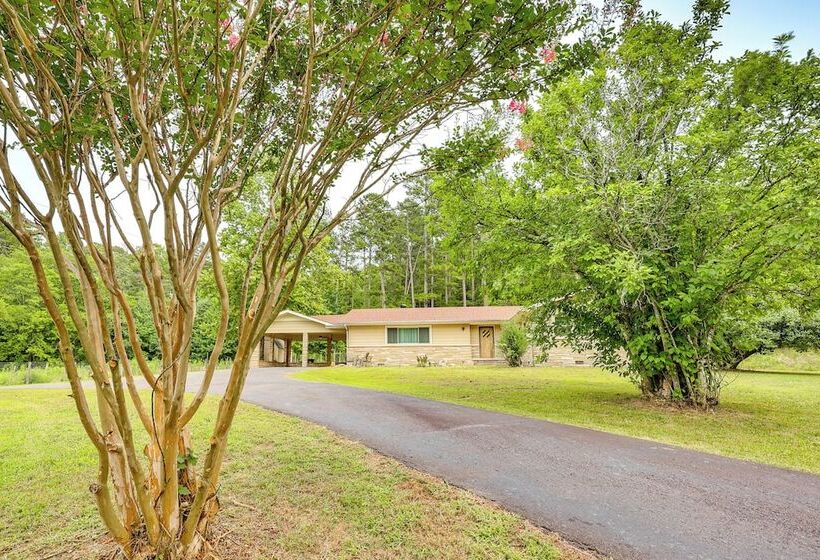 Mt Ida Home W/ Patio: 11 Mi To Lake Ouachita!