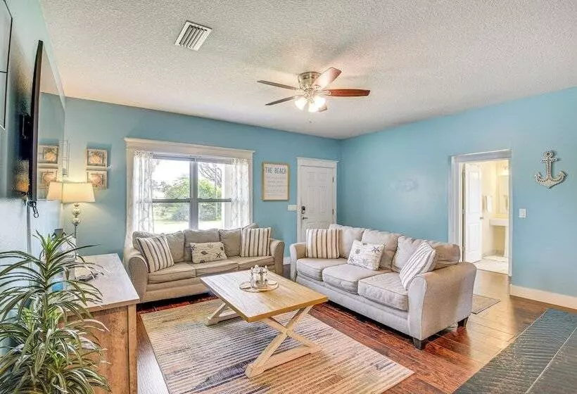 Close To Beaches: Palm Coast Home W/ Deck!