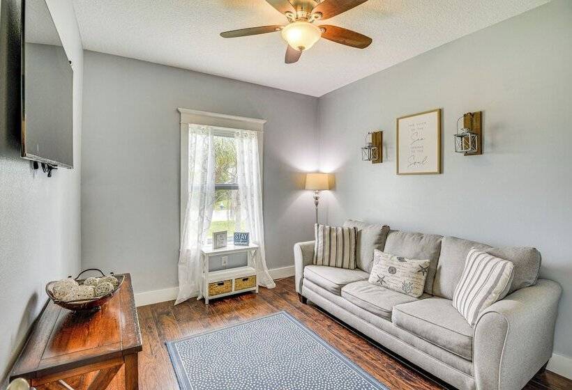 Close To Beaches: Palm Coast Home W/ Deck!