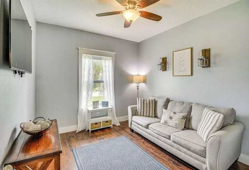 Close To Beaches: Palm Coast Home W/ Deck!