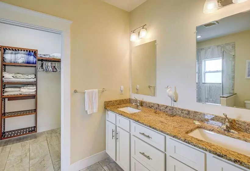 Close To Beaches: Palm Coast Home W/ Deck!