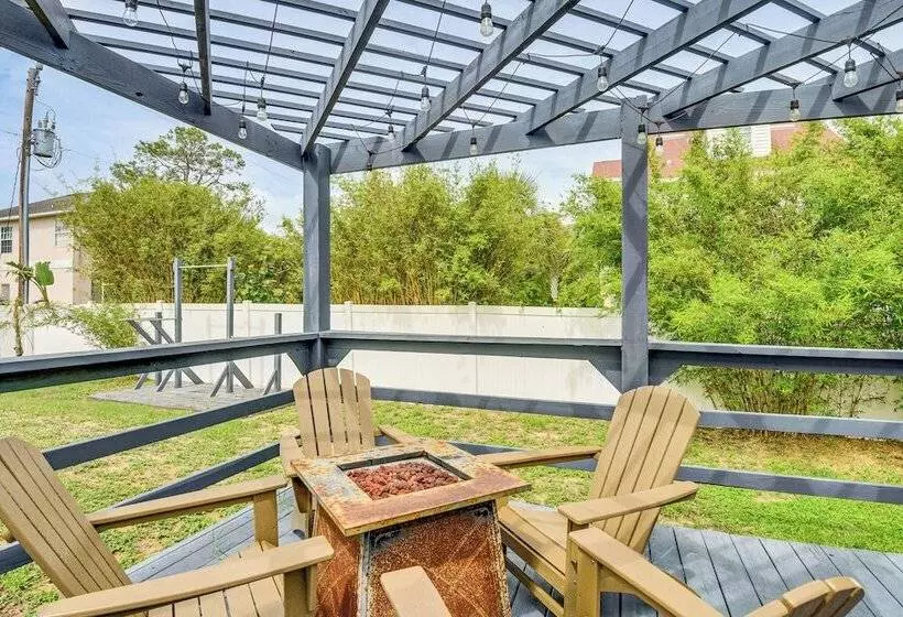 Close To Beaches: Palm Coast Home W/ Deck!