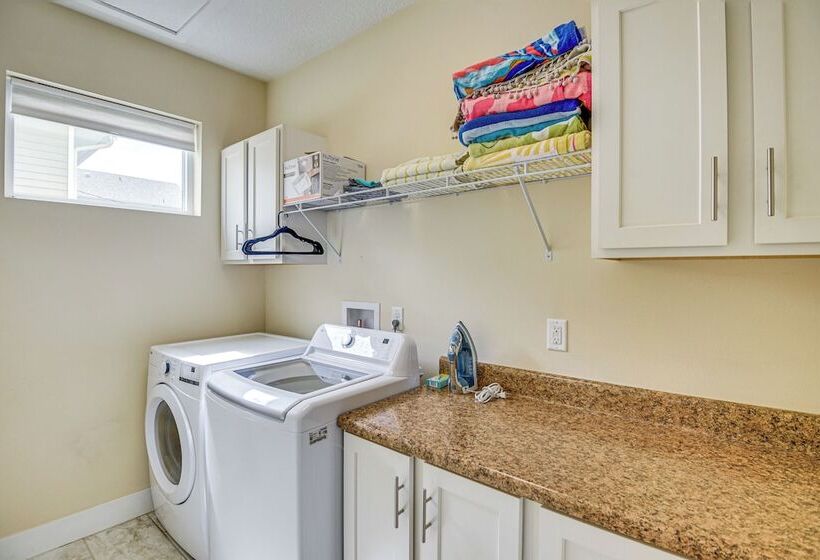 Close To Beaches: Palm Coast Home W/ Deck!