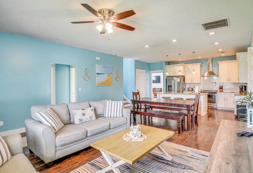 Close To Beaches: Palm Coast Home W/ Deck!