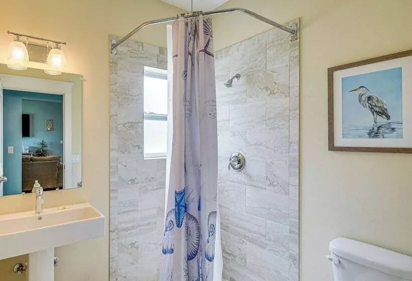 Close To Beaches: Palm Coast Home W/ Deck!