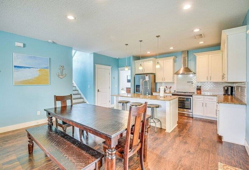 Close To Beaches: Palm Coast Home W/ Deck!