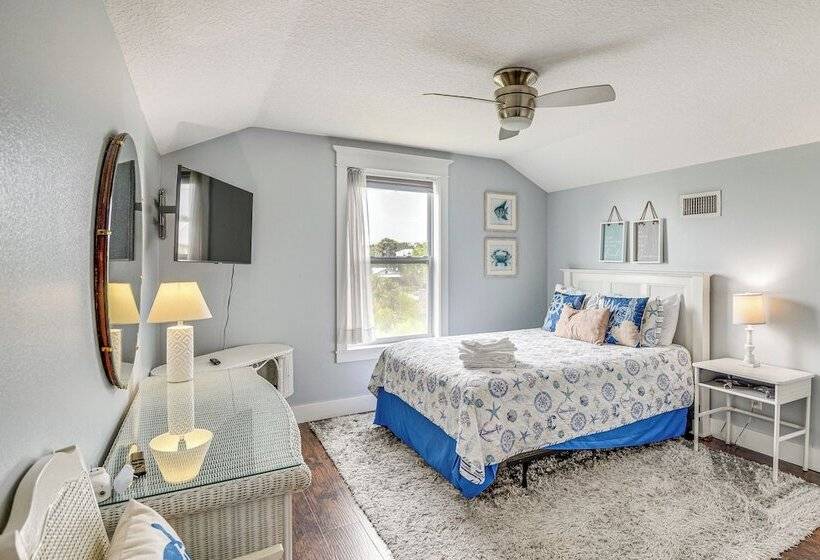 Close To Beaches: Palm Coast Home W/ Deck!