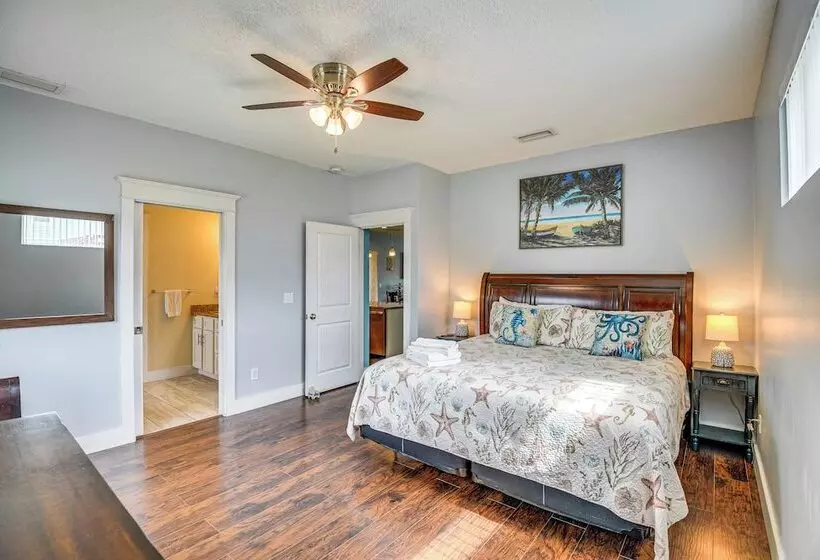 Close To Beaches: Palm Coast Home W/ Deck!