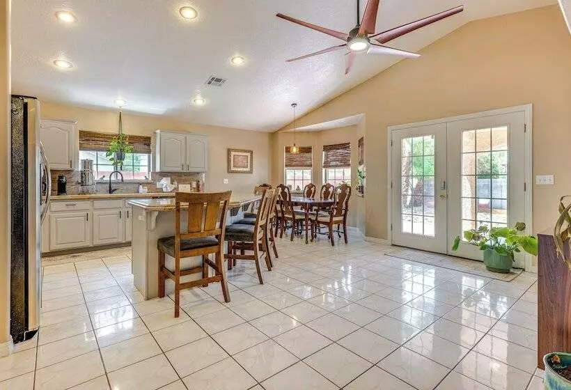 Spacious Mesquite Home ~ 3 Mi To Golf Courses!